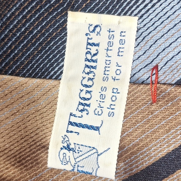 Oleg Cassini Classic Striped Tie - Picture 3 of 4